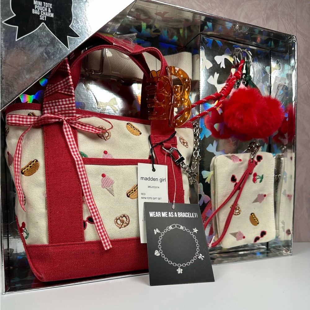 Madden Girl Red and Cream Food Patterned Mini Tote Gift Set - Picture 6 of 11